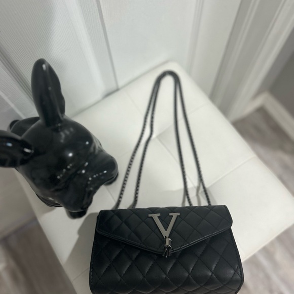 Sale! Elegant Black Quilted Handbag with Silver Hardware EUC - Picture 2 of 6